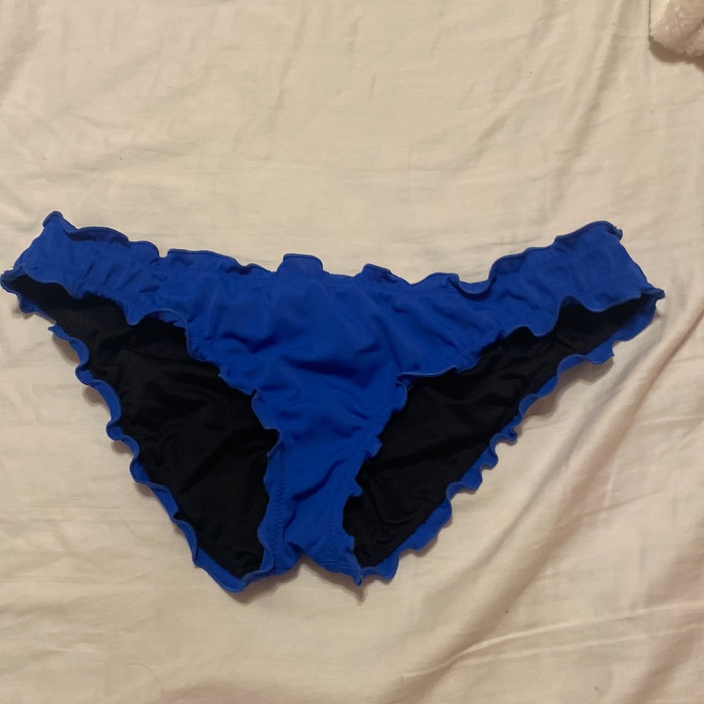 Super cute ruffled bikini shorts
